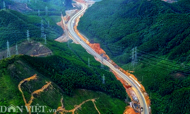 Hình ảnh đẹp như tranh thủy mặc trên cao tốc 12.000 tỷ ở Quảng Ninh-3