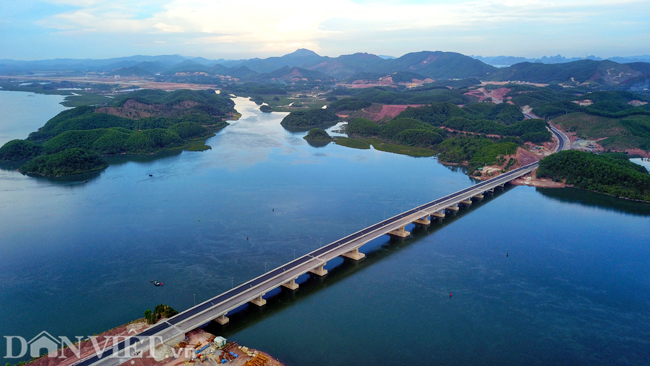 Hình ảnh đẹp như tranh thủy mặc trên cao tốc 12.000 tỷ ở Quảng Ninh-4