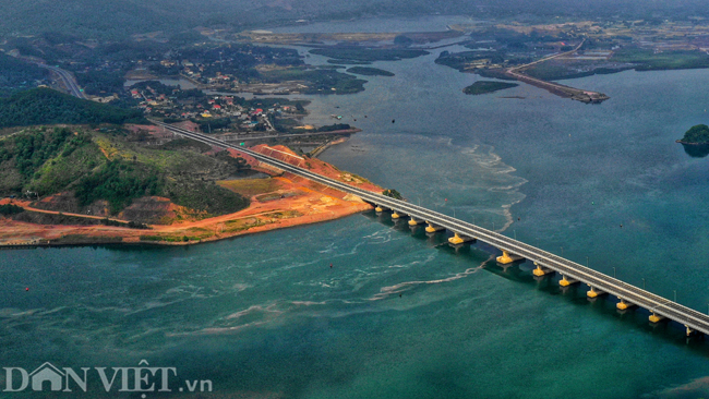 Hình ảnh đẹp như tranh thủy mặc trên cao tốc 12.000 tỷ ở Quảng Ninh-12