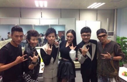 Mạng xã hội Trung Quốc náo loạn vì hình ảnh Dương Mịch ngồi trên đùi Tạ Đình Phong-1