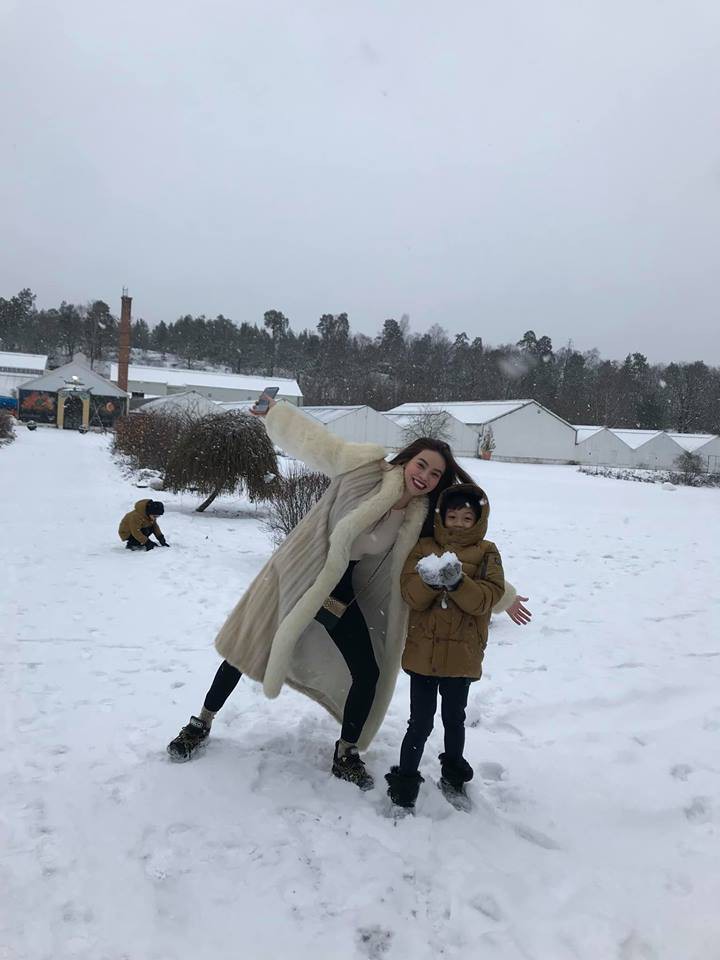 Gia đình Hà Hồ dùng bữa cơm thân mật với bố mẹ Kim Lý, fan hâm mộ mong mỏi một đám cưới trọn vẹn-3