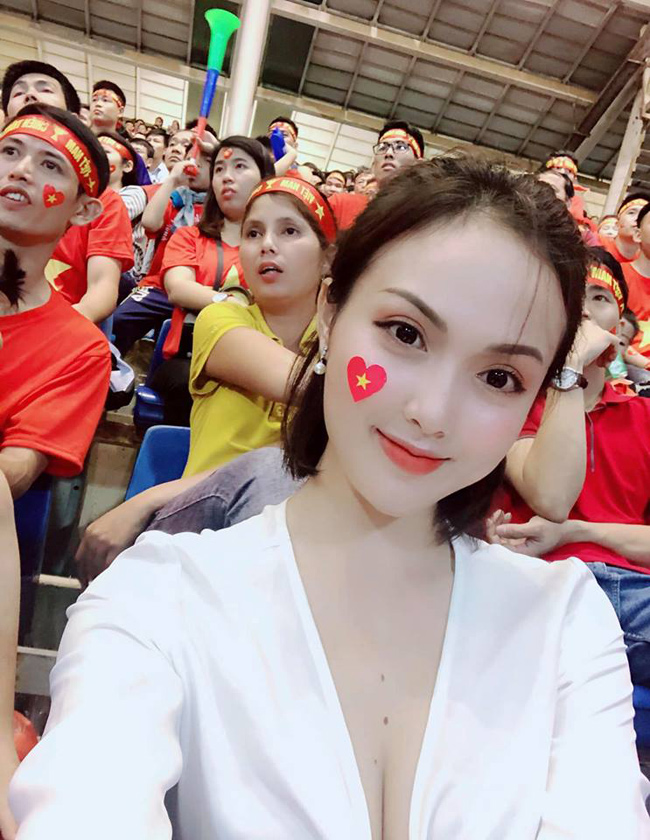 4 nữ fan girl gợi cảm nổi như cồn suốt mùa bóng đá 2018-6