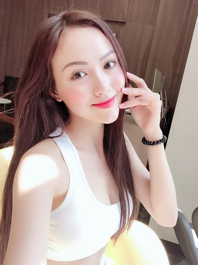 4 nữ fan girl gợi cảm nổi như cồn suốt mùa bóng đá 2018-9