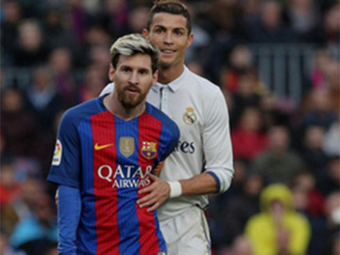 C.Ronaldo bất ngờ đọ nắm đấm” với nhà vô địch quyền anh thế giới-4