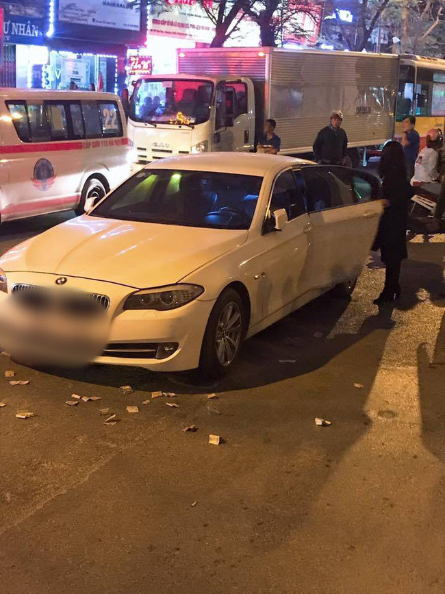Va chạm mạnh với xe BMW ngã xuống đường, nữ sinh viên bị xe buýt cán tử vong-2