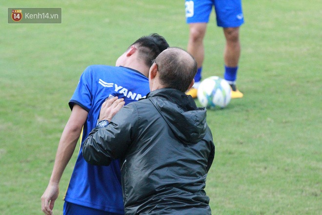 Có một người thầy dễ thương như HLV Park Hang-seo: Thương cầu thủ như con, lúc nào cũng thân thiện với fan-8