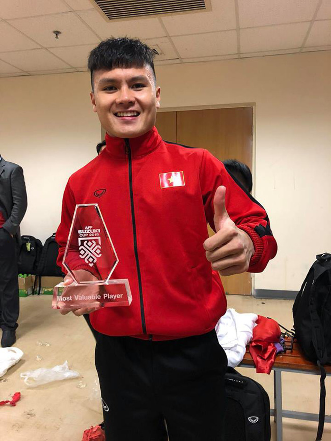 Quang Hải bị nhắc nhở vì mải viết bài quảng cáo kiếm tiền mà lơ là giao lưu với người hâm mộ-2