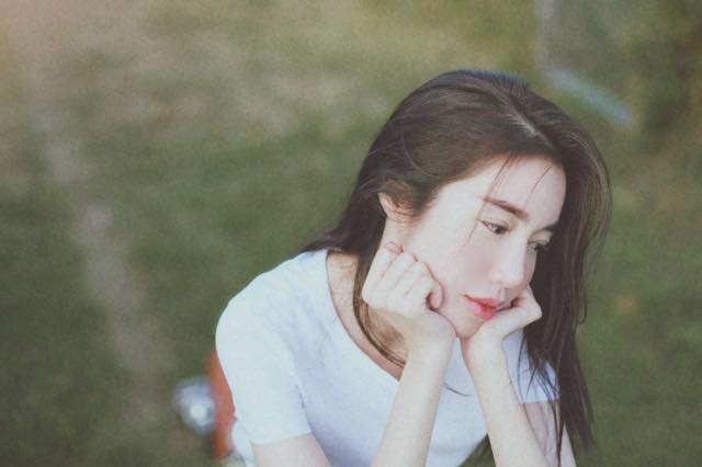 Gái 2 con Elly Trần đẹp mơ màng giữa đồng cỏ lau-7