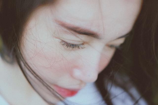 Gái 2 con Elly Trần đẹp mơ màng giữa đồng cỏ lau-8