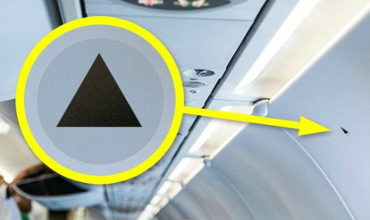 Ý nghĩa ký hiệu tam giác nhỏ trên máy bay mà mọi nhân viên hàng không đều che giấu thể khiến bạn giật mình-3