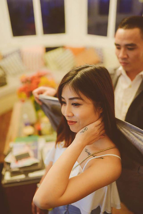 Được khuyên xóa hình xăm ở ngực đi sẽ đẹp hơn, MC Hoàng Linh đã phản pháo nhẹ nhàng mà cực gắt-9