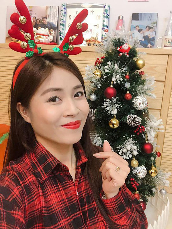 Được khuyên xóa hình xăm ở ngực đi sẽ đẹp hơn, MC Hoàng Linh đã phản pháo nhẹ nhàng mà cực gắt-1