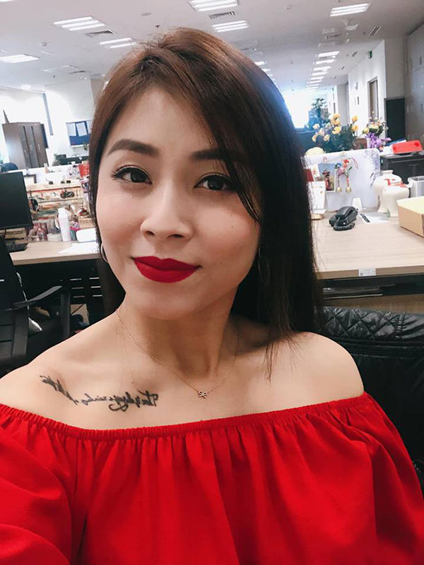 Được khuyên xóa hình xăm ở ngực đi sẽ đẹp hơn, MC Hoàng Linh đã phản pháo nhẹ nhàng mà cực gắt-3