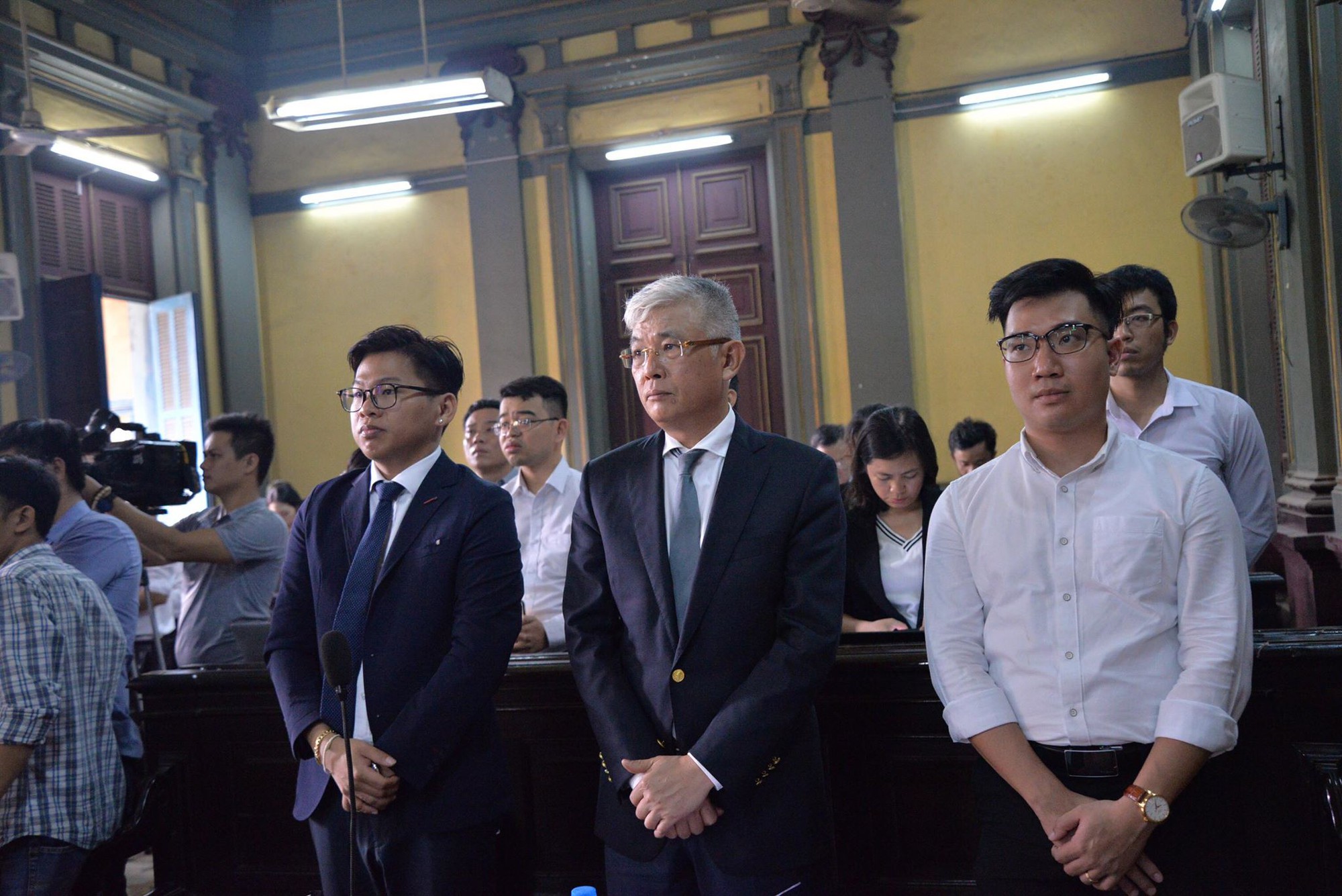 Vụ Vinasun kiện Grab đòi 41,2 tỷ đồng: Toà buộc Grab bồi thường 4,8 tỷ đồng, tài xế Vina hát náo loạn”-1