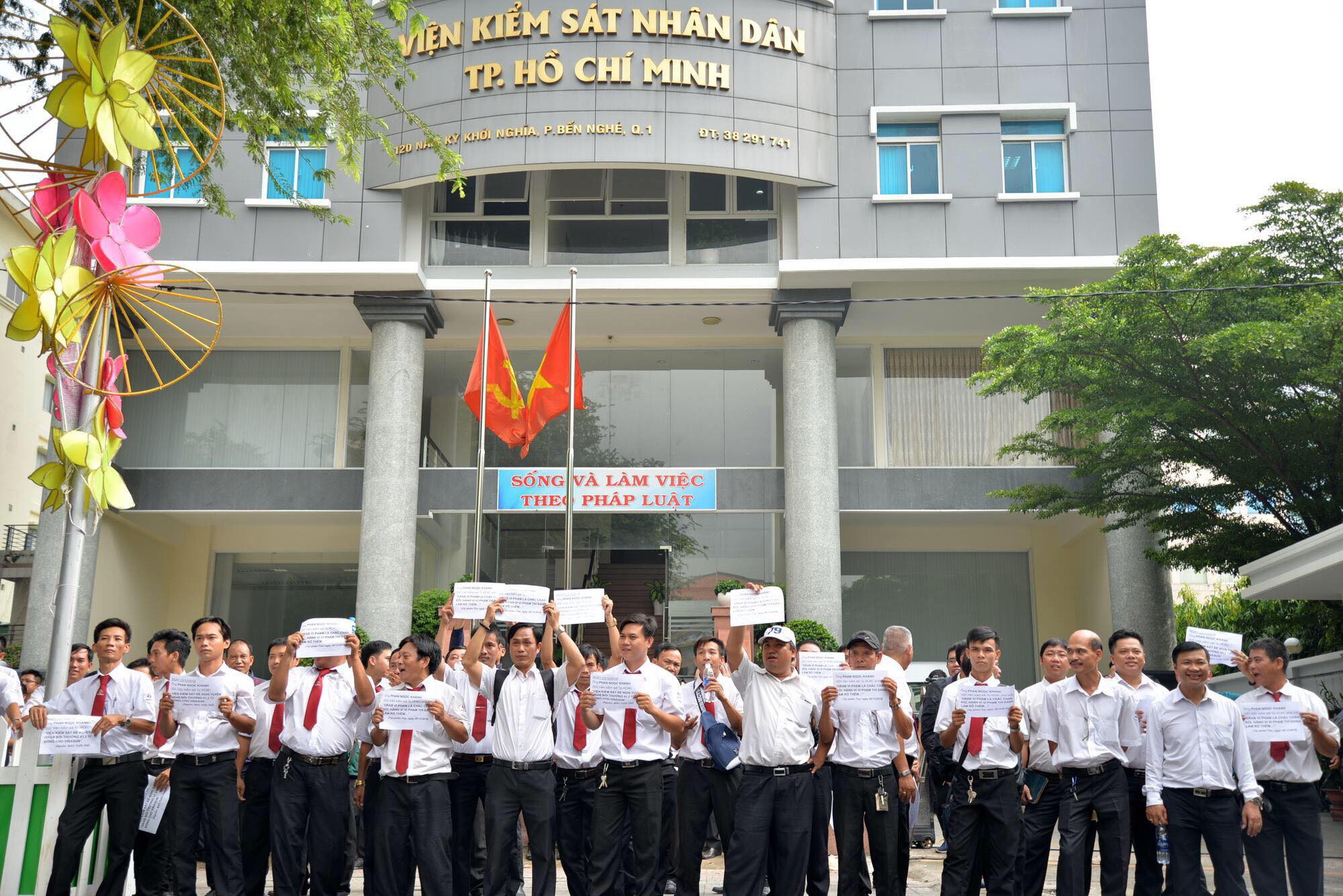 Vụ Vinasun kiện Grab đòi 41,2 tỷ đồng: Toà buộc Grab bồi thường 4,8 tỷ đồng, tài xế Vina hát náo loạn”-3