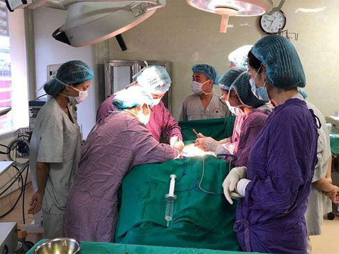 Con bị nhiễm vi khuẩn ăn thịt người, mẹ hối hận tột độ vì đã phớt lờ điều tưởng chừng như vô hại này-4