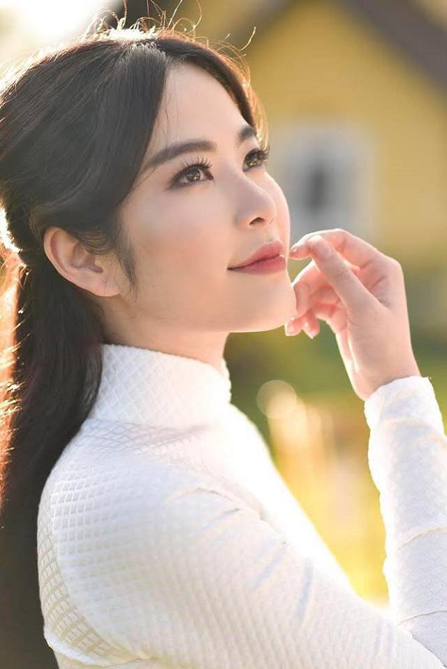 Vừa khoe giảm cân thành công, Nam Em lại bị lộ gương mặt tròn trĩnh và thân hình 3,4 khúc-3