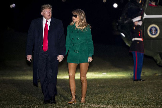 Bà Melania Trump gây tranh cãi với chiếc quần phản chủ, trông như bán khỏa thân-1