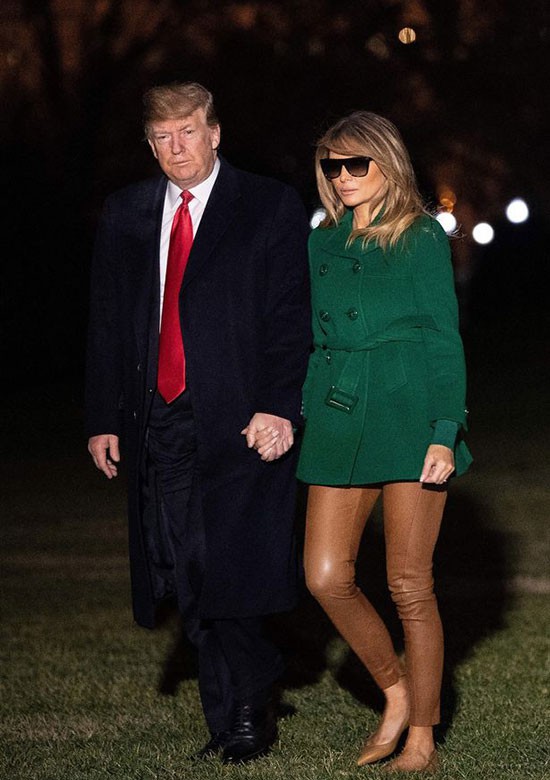 Bà Melania Trump gây tranh cãi với chiếc quần phản chủ, trông như bán khỏa thân-2