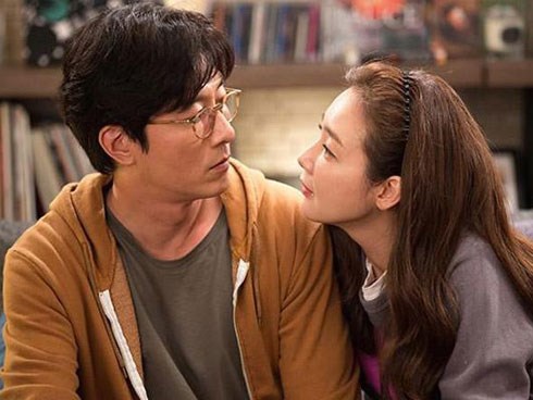 Vớ được tình già bằng tuổi bố, cứ tưởng “đào trúng mỏ vàng” ai ngờ phải chu cấp ngược