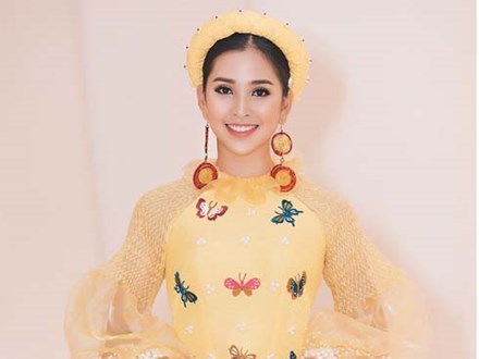 Hoa hậu Tiểu Vy đẹp mơ màng với áo dài, làm vedette sàn catwalk
