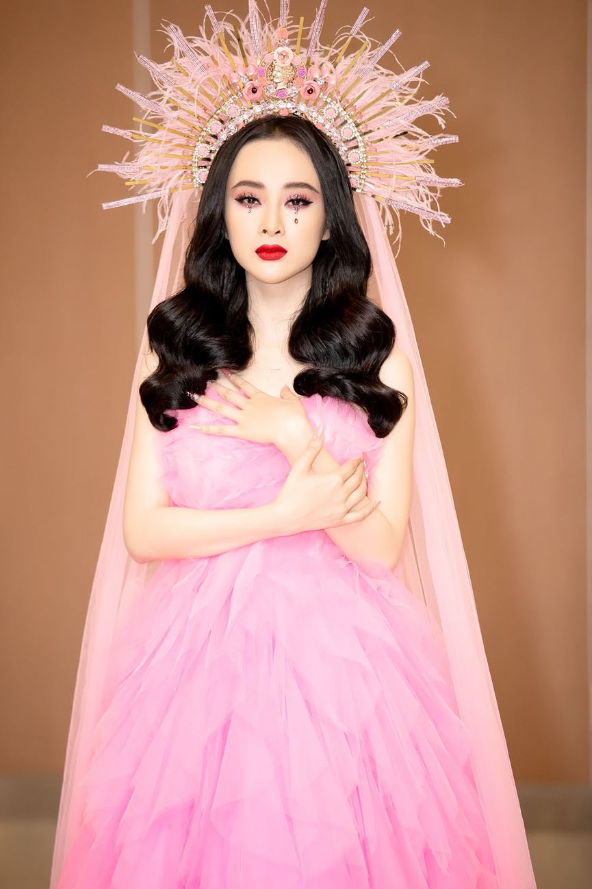 Angela Phương Trinh diện cả cây hồng rực gây náo loạn thảm đỏ-5