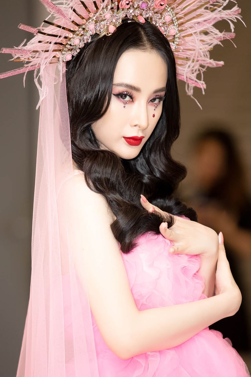 Angela Phương Trinh diện cả cây hồng rực gây náo loạn thảm đỏ-6