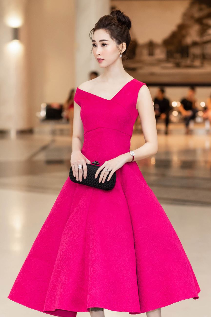 Hoa hậu Thu Thảo tái xuất sau sinh con, vẫn đẹp tựa thần tiên tỷ tỷ-3