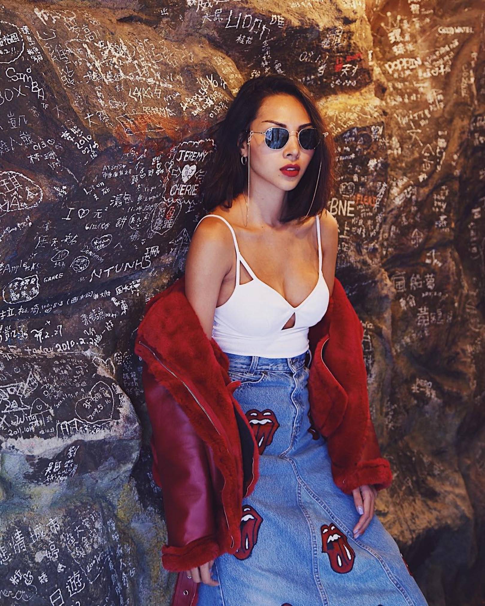 Gu mặc nóng bỏng, nghiện khoe da thịt của bạn thân Hoa hậu Kỳ Duyên-7