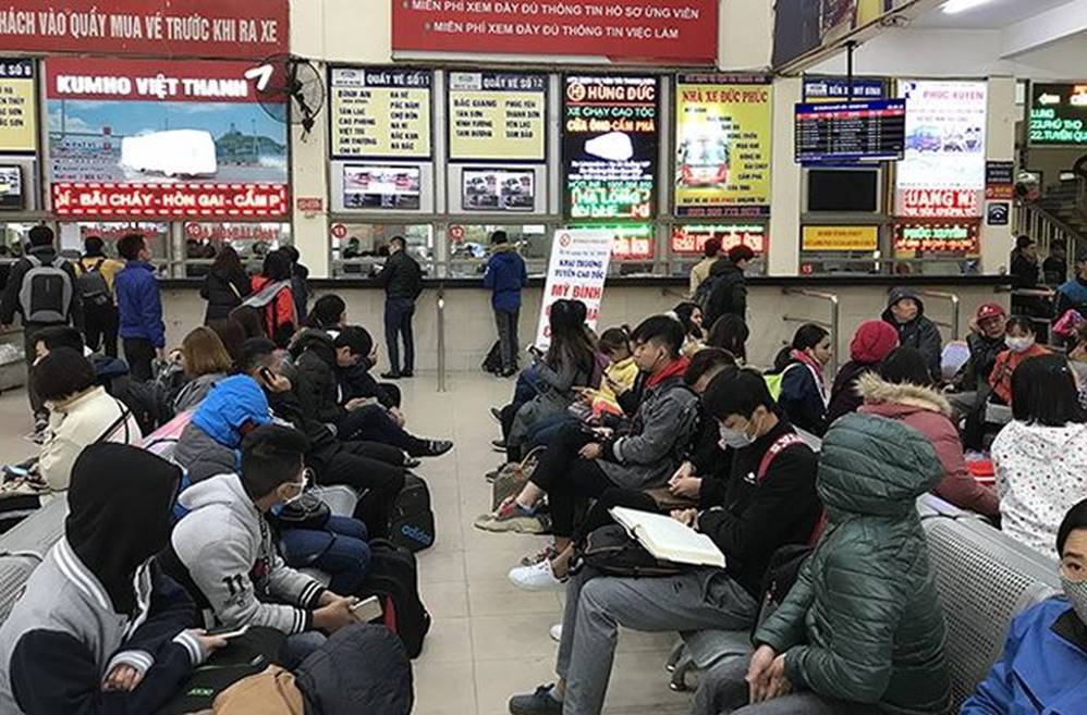 Bến xe, đường phố nghẹt thở vì dân ùn ùn về quê nghỉ Tết dương lịch-5