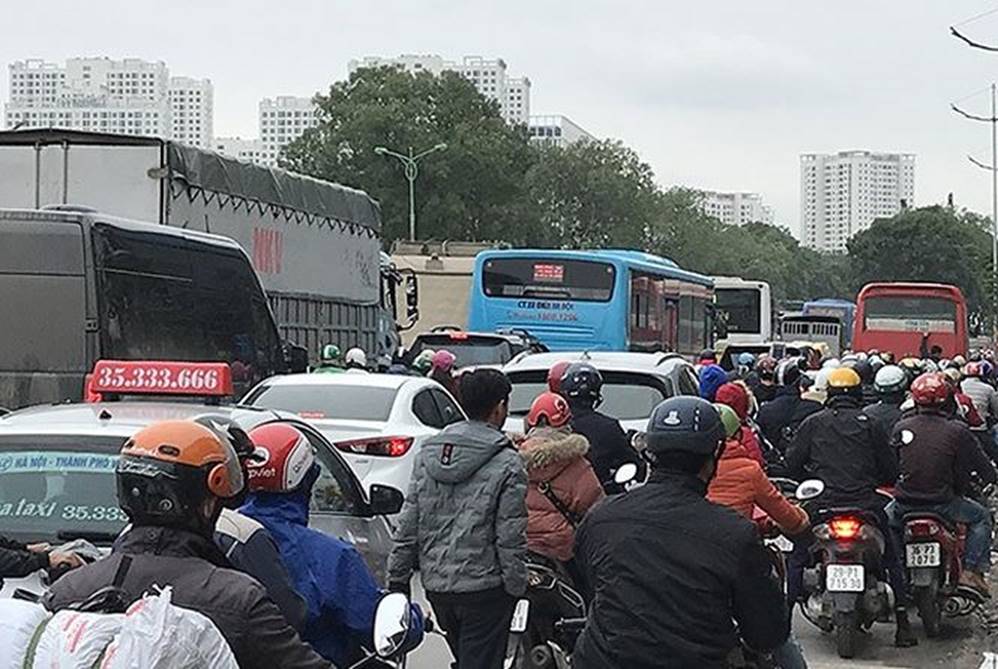 Bến xe, đường phố nghẹt thở vì dân ùn ùn về quê nghỉ Tết dương lịch-8