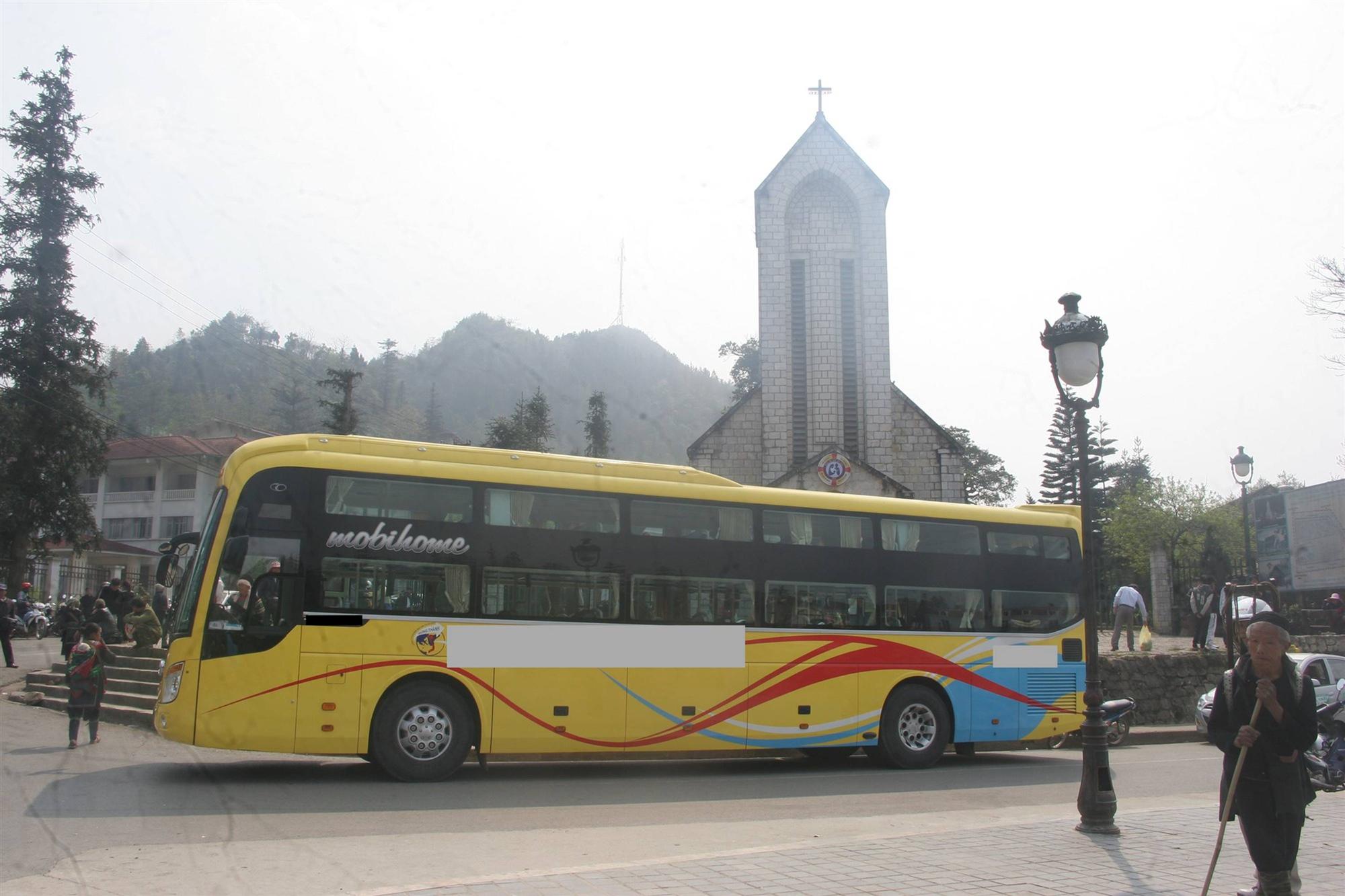 Thắc mắc tiền vé xe khách tăng thêm 100 nghìn, người phụ nữ bị túm tóc đập đầu đến chảy máu: Tài xế lên tiếng-4