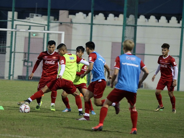 Nụ cười ngập tràn trong buổi tập đầu tiên của ĐTVN trên đất Qatar-14