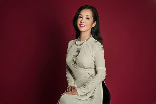 Hồng Nhung, Phạm Quỳnh Anh, Jennifer Aniston... hay câu chuyện về người đàn bà kiêu hãnh hậu ly hôn của năm 2018-2