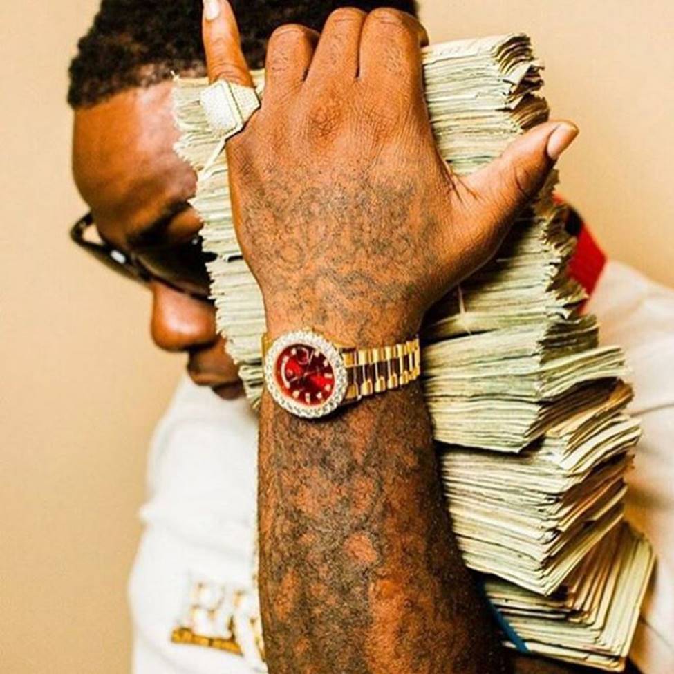 Con nhà giàu ở châu lục nghèo nhất thế giới tiêu tiền như thế nào?-5