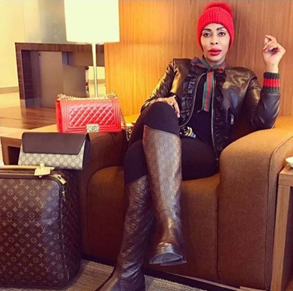 Con nhà giàu ở châu lục nghèo nhất thế giới tiêu tiền như thế nào?-16