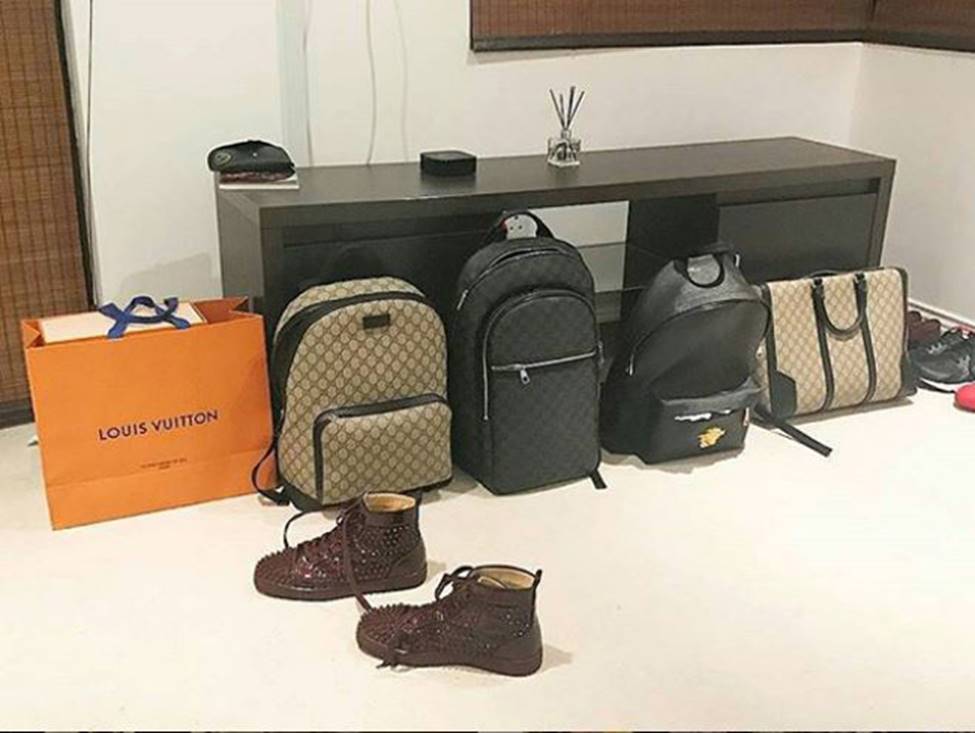 Con nhà giàu ở châu lục nghèo nhất thế giới tiêu tiền như thế nào?-17