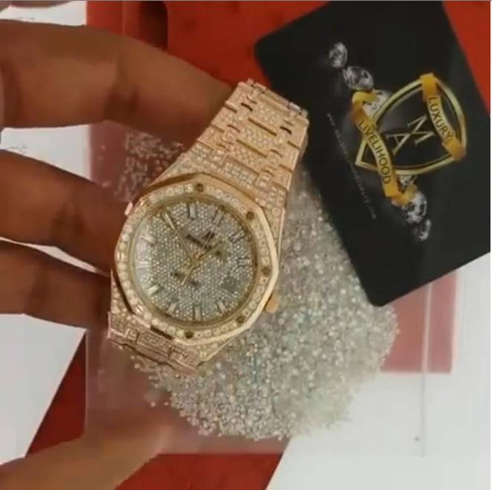 Con nhà giàu ở châu lục nghèo nhất thế giới tiêu tiền như thế nào?-20