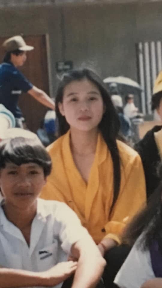 Bức ảnh thời trẻ của mẹ cô gái khiến dân mạng trầm trồ: Các hot girl bây giờ cũng phải chào thua-2