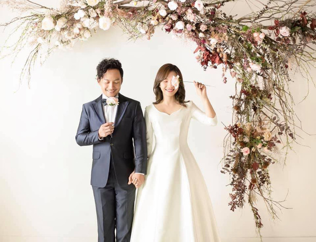 Cô dâu 9x của rapper Tiến Đạt lộ vòng hai lớn trong đám cưới tại tư gia-7
