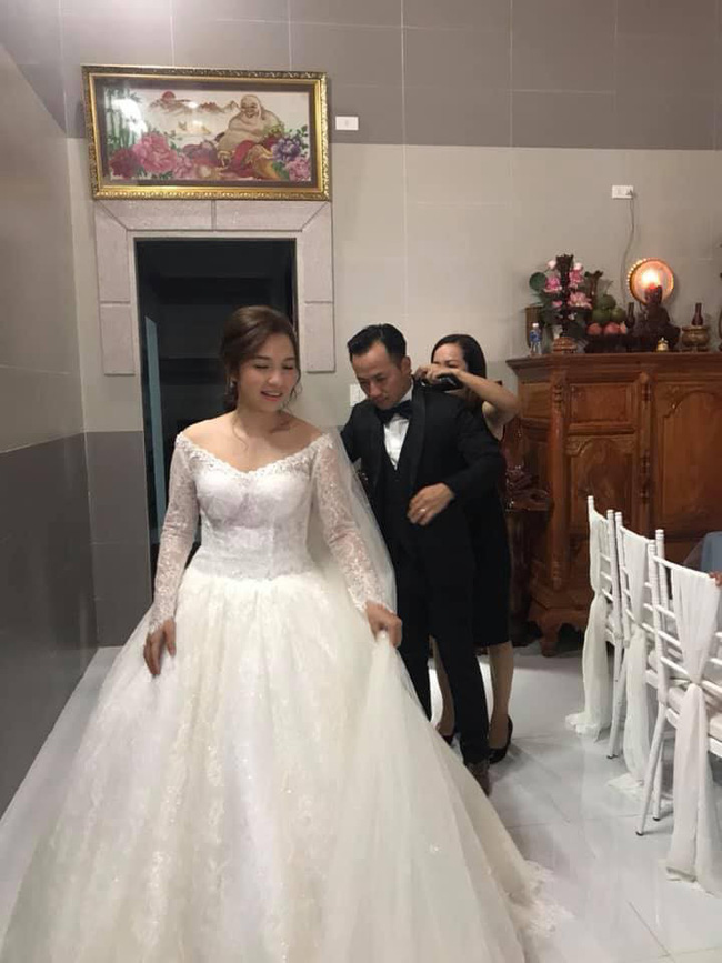 Cô dâu 9x của rapper Tiến Đạt lộ vòng hai lớn trong đám cưới tại tư gia-3