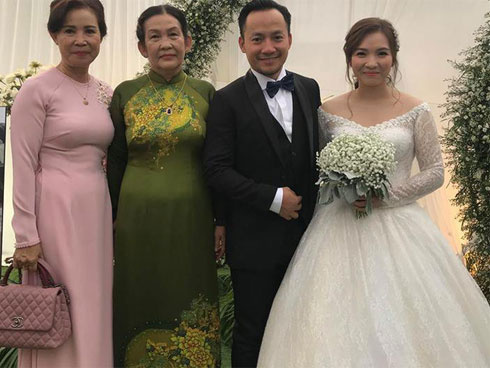 Tiến Đạt bảnh bao, vừa hát vừa dắt tay cô dâu Thụy Vy vào tiệc vu quy-3