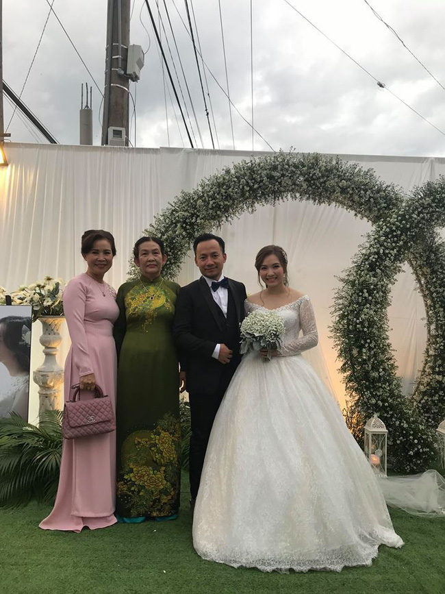 Vợ chồng rapper Tiến Đạt rạng ngời trong hôn lễ riêng tư, nhưng chi tiết này mới khiến người hâm mộ bàn tán-1