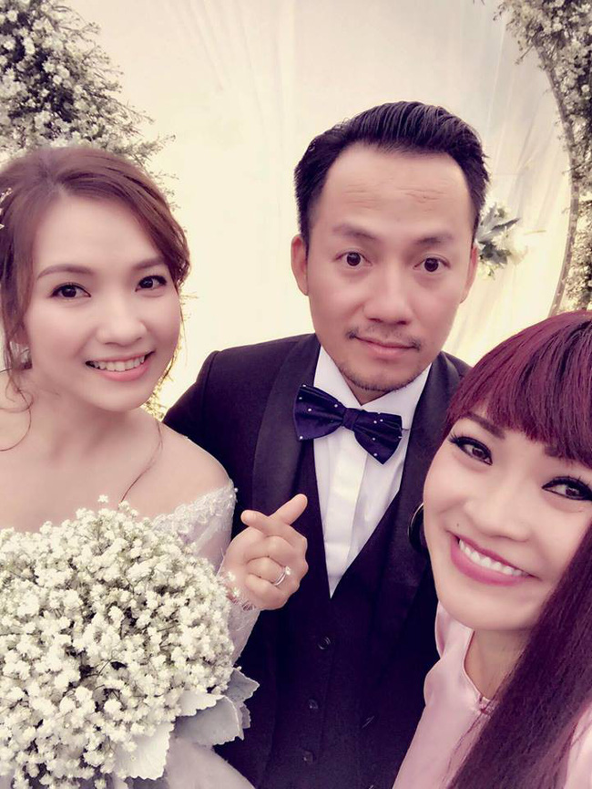 Vợ chồng rapper Tiến Đạt rạng ngời trong hôn lễ riêng tư, nhưng chi tiết này mới khiến người hâm mộ bàn tán-4