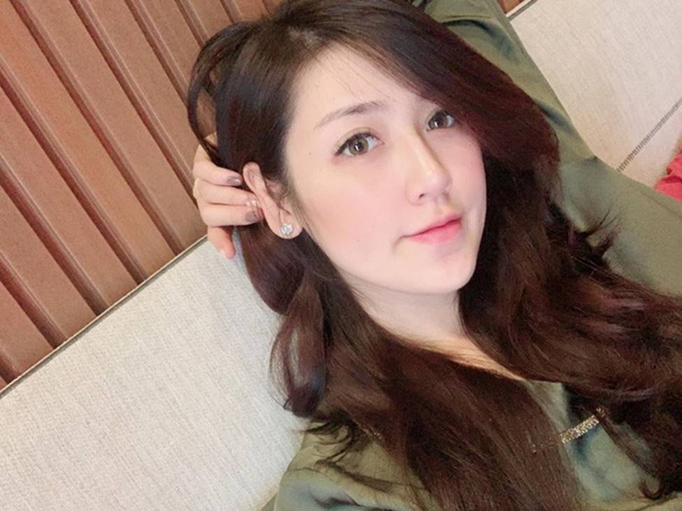 Lần đầu lộ diện sau nghi vấn sinh con đầu lòng, Tú Anh không quên khoe giây phút riêng tư bên ông xã-4