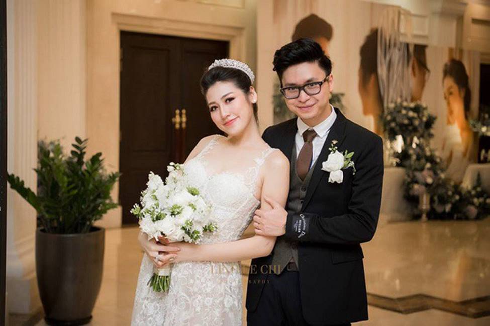 Lần đầu lộ diện sau nghi vấn sinh con đầu lòng, Tú Anh không quên khoe giây phút riêng tư bên ông xã-6
