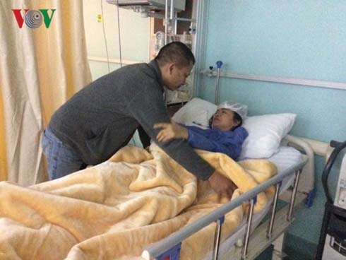 Người thân gặp mặt các nạn nhân vụ xe chở người Việt bị đánh bom-1