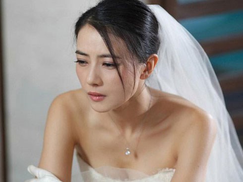 Đêm tân hôn, tôi ăn mặc khêu gợi nằm đợi chồng rồi đau đớn khi anh thông báo sẽ ngủ với người khác