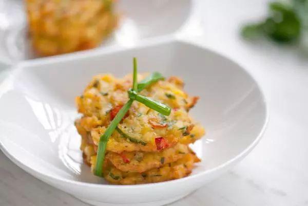 Ngại nấu ăn sáng vì trời quá lạnh, làm ngay bánh ngô chiên ngon, bổ chỉ 10 phút là xong-3