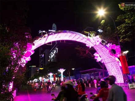Chùm ảnh: Đường phố trung tâm Sài Gòn được trang trí ánh sáng lung linh để chào đón năm mới 2019